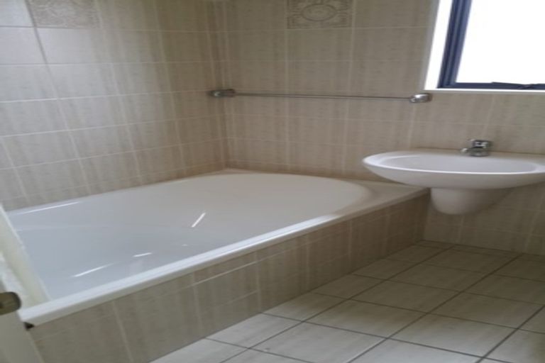 Photo of property in 43 Ribbonwood Crescent, Goodwood Heights, Auckland, 2105