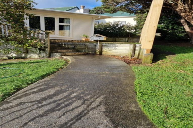 Photo of property in 3 Macaulay Street, Johnsonville, Wellington, 6037