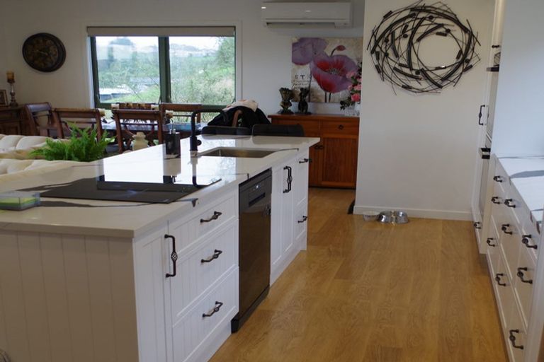 Photo of property in 121 Cashmere Drive, Fitzherbert, Palmerston North, 4410