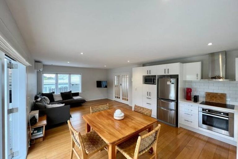 Photo of property in 1/18a Ascot Avenue, Narrow Neck, Auckland, 0624