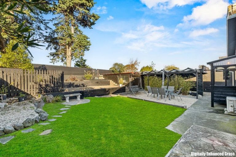 Photo of property in 12 Waratah Street, Avondale, Christchurch, 8061