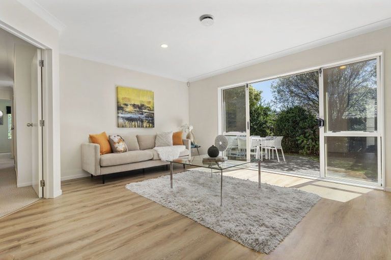 Photo of property in 28 Craigavon Drive, East Tamaki, Auckland, 2013