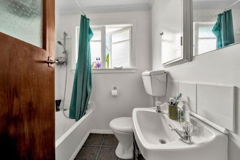 Photo of property in 13 Douglas Street, Hawera, 4610