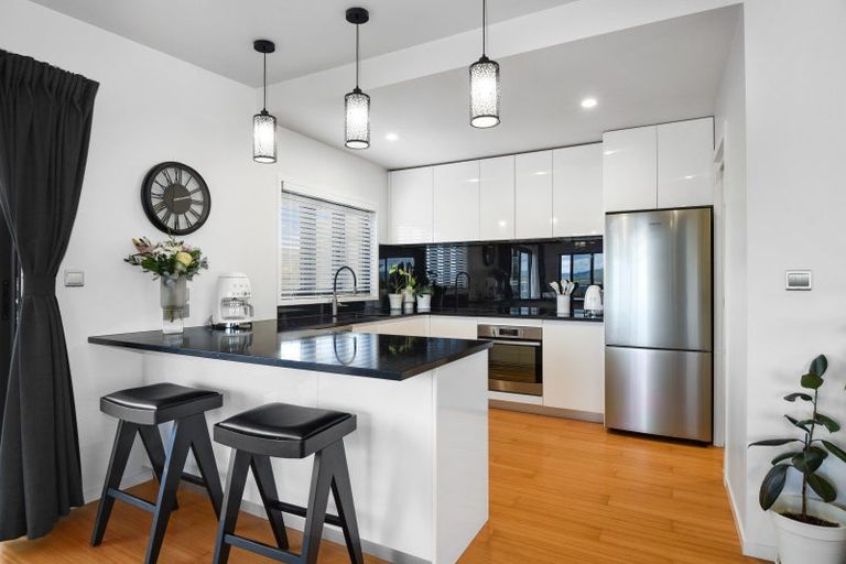 Photo of property in 2b Pah Road, Kawaha Point, Rotorua, 3010