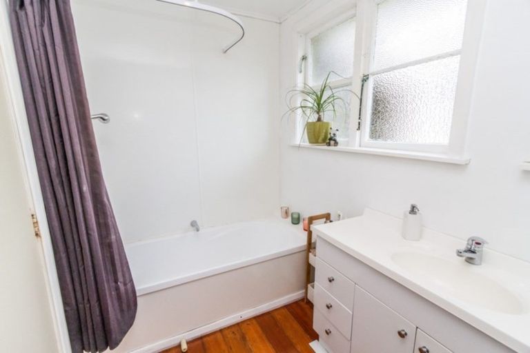 Photo of property in 21 Hinau Street, Tawa, Wellington, 5028