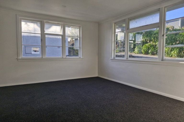 Photo of property in 7b Tasman Street, Vogeltown, New Plymouth, 4310