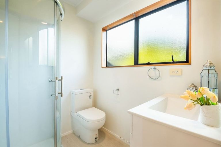 Photo of property in 1/29 Radiata Lane, Chatswood, Auckland, 0626