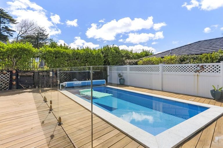 Photo of property in 13 Dida Park Drive, Kumeu, 0810