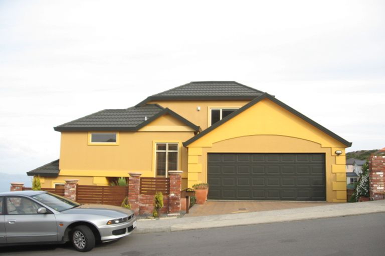 Photo of property in 22 Dress Circle, Newlands, Wellington, 6037