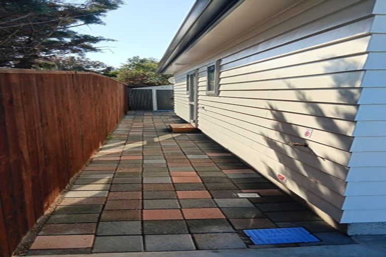 Photo of property in 10 Freyberg Crescent, Waikanae Beach, Waikanae, 5036