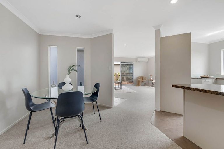 Photo of property in 2/8a Target Road, Totara Vale, Auckland, 0629