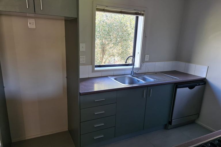 Photo of property in 38 Verdale Circle, Glen Eden, Auckland, 0602