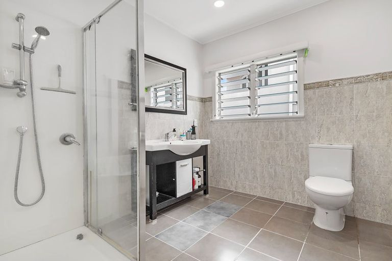 Photo of property in 1/18 Forrest Hill Road, Forrest Hill, Auckland, 0620