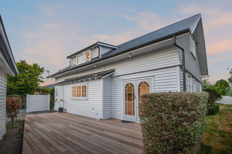 Photo of property in 33 Kotare Street, Fendalton, Christchurch, 8041