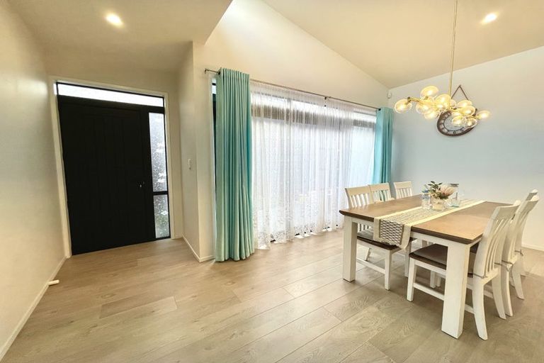 Photo of property in 23 Liberation Road, Papakura, 2110