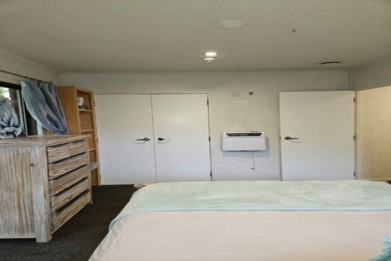 Photo of property in 824 West Coast Road, Oratia, Auckland, 0604