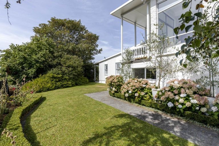 Photo of property in 25 Nevada Drive, Merrilands, New Plymouth, 4312