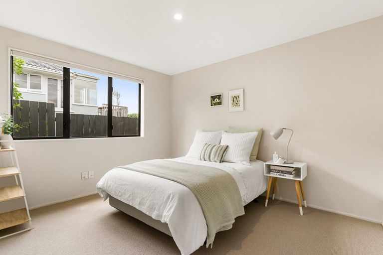 Photo of property in 122 Island Bay Road, Beach Haven, Auckland, 0626