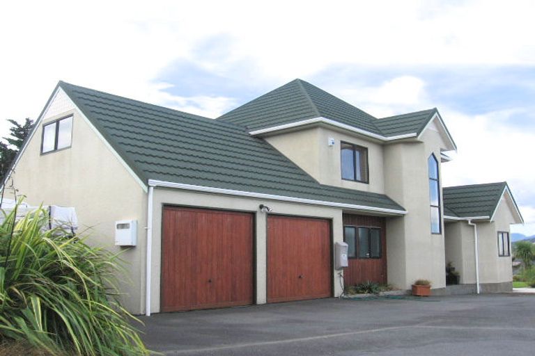 Photo of property in 21 Signallers Grove, Strathmore Park, Wellington, 6022