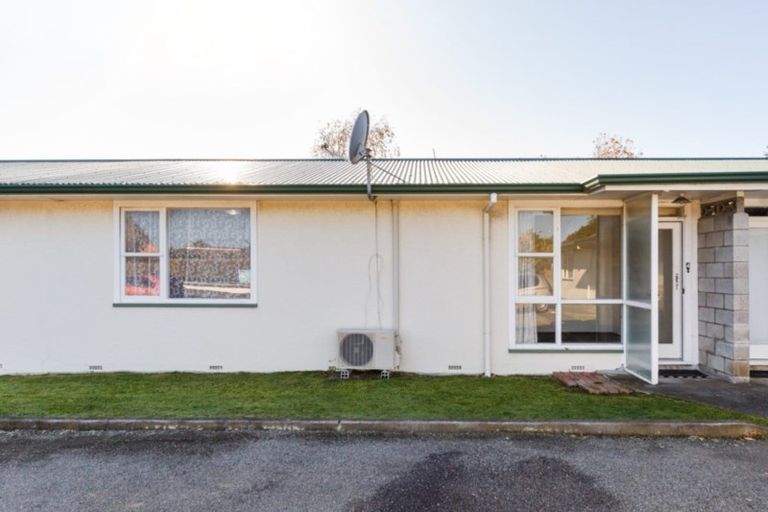 Photo of property in 4/93 Ruahine Street, Roslyn, Palmerston North, 4414