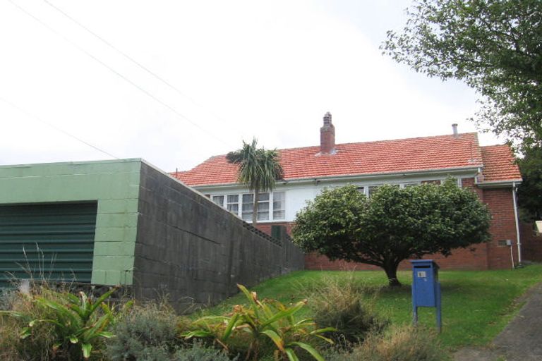 Photo of property in 18 Wavell Street, Karori, Wellington, 6012