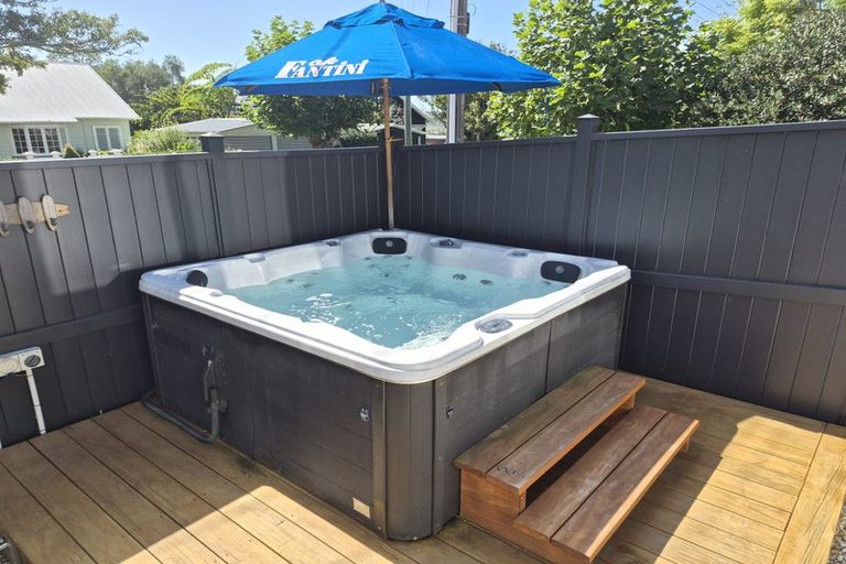 Photo of property in 1/14 Beresford Street, Bayswater, Auckland, 0622