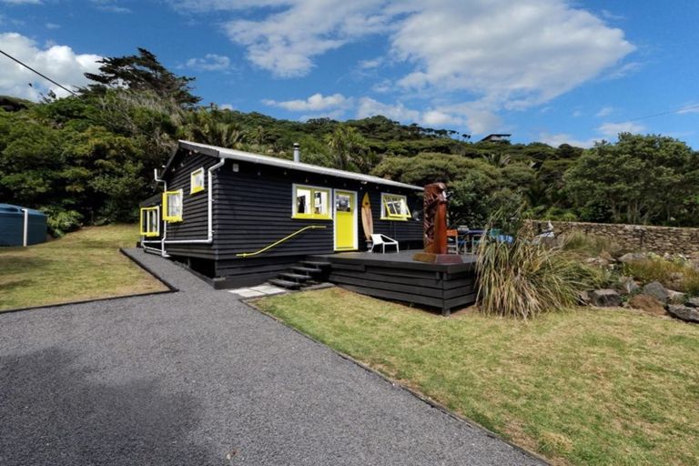 Photo of property in 29 Glenesk Road, Piha, New Lynn, 0772