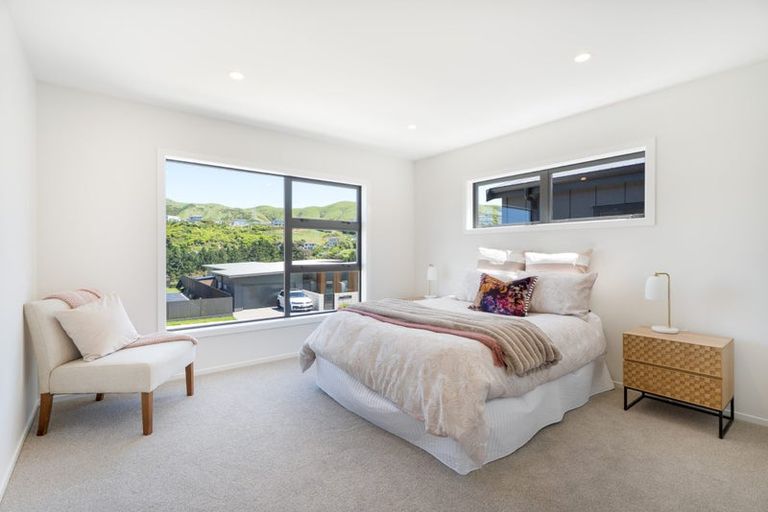 Photo of property in 41 Farnworth Terrace, Glenside, Wellington, 6037