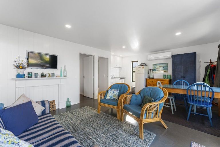 Photo of property in 2 Earle Place, Acacia Bay, Taupo, 3330