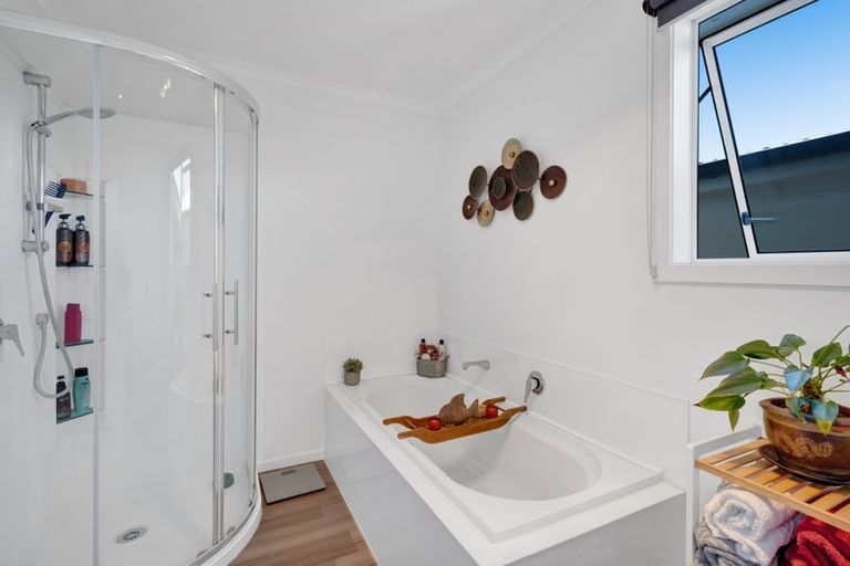 Photo of property in 190a Seaview Road, Westown, New Plymouth, 4310