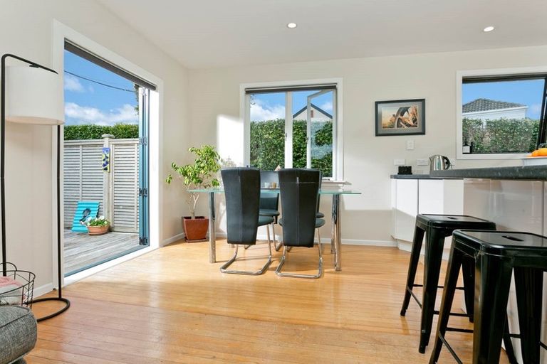 Photo of property in 4 Trinidad Road, Sunnynook, Auckland, 0620
