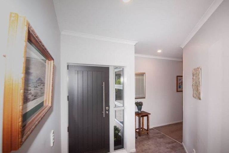 Photo of property in 20 The Fjord, Aotea, Porirua, 5024