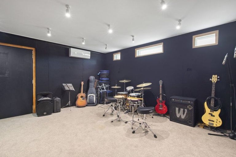 Photo of property in 37 Riverside Drive, Waiuku, 2123