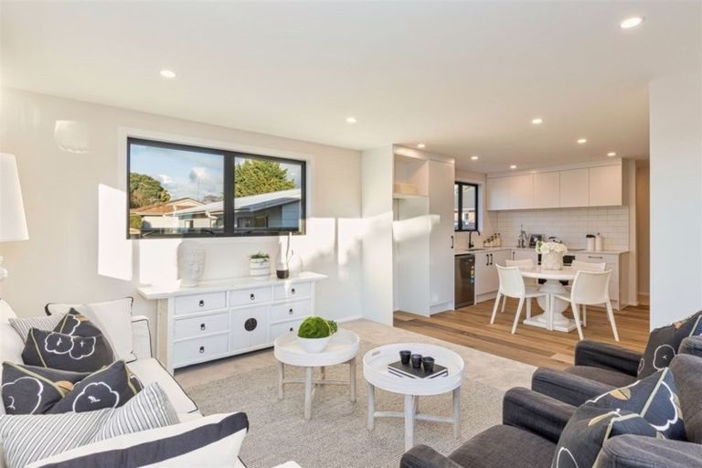 Photo of property in 52 Waipani Road, Te Atatu Peninsula, Auckland, 0610