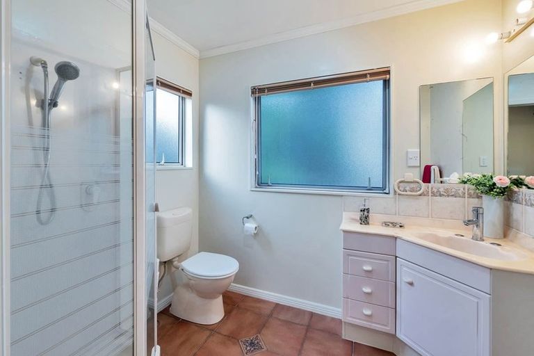 Photo of property in 3 San Fernando Way, Henderson, Auckland, 0612