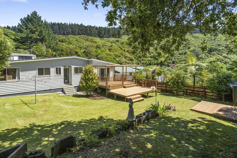Photo of property in 15 Westhaven Drive, Tawa, Wellington, 5028