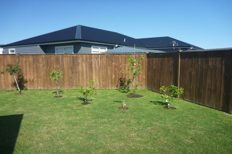 Photo of property in 14 Malbec Place, Huapai, Kumeu, 0810