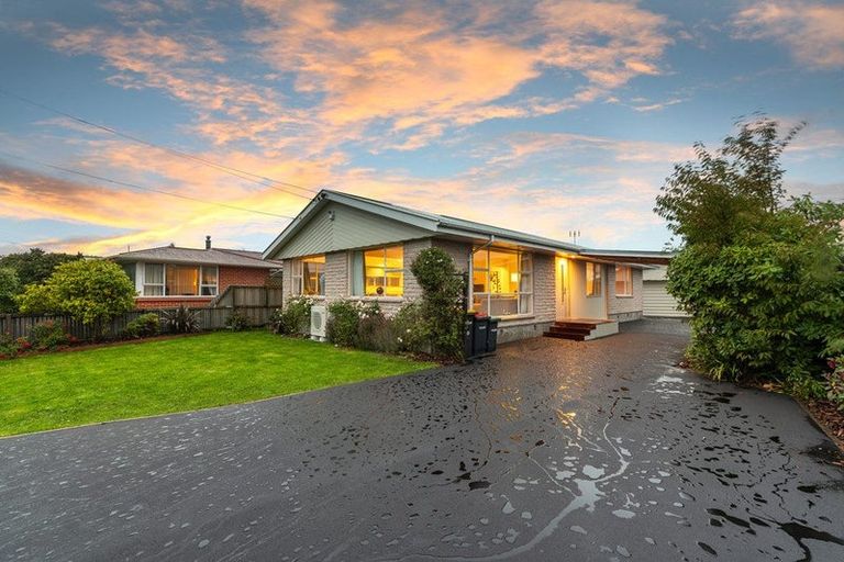 Photo of property in 62 Daniels Road, Redwood, Christchurch, 8051