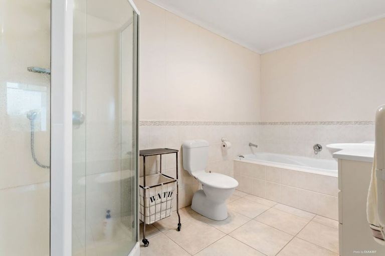 Photo of property in 5 Landvale Court, Browns Bay, Auckland, 0630