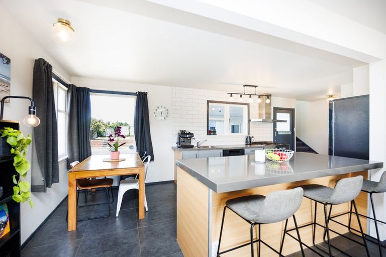 Photo of property in 18 Somerset Crescent, Highbury, Palmerston North, 4412