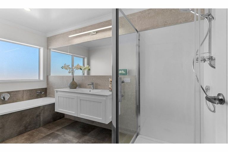 Photo of property in 37 Weka Street, Mangawhai, 0505