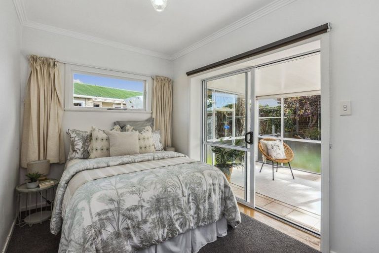 Photo of property in 6 Walton Avenue, Waikanae, 5036