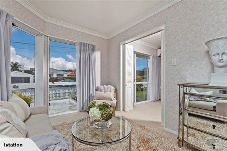 Photo of property in 2/5 Fenwick Avenue, Milford, Auckland, 0620