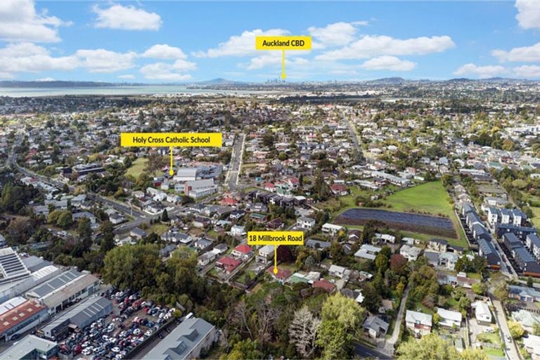 Photo of property in 18 Millbrook Road, Henderson, Auckland, 0612