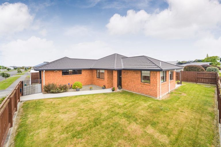Photo of property in 2 Pegasus Place, Kelvin Grove, Palmerston North, 4414