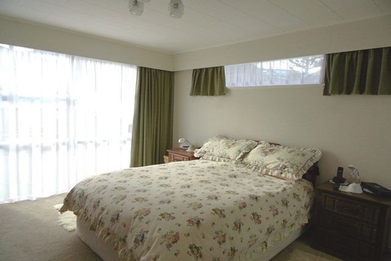 Photo of property in 28 Annan Grove, Papakowhai, Porirua, 5024