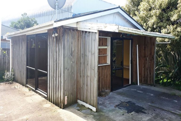 Photo of property in 2/25 Garelja Road, Henderson, Auckland, 0612