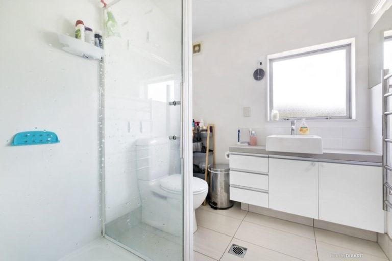 Photo of property in 16 Saddleback Grove, Karori, Wellington, 6012