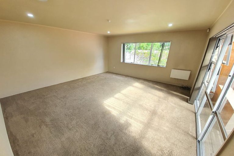 Photo of property in 2/4 South Street, Papakura, 2110