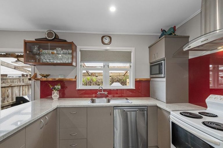 Photo of property in 83 Sturges Road, Henderson, Auckland, 0612